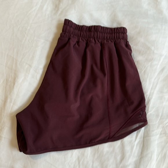 Lululemon- Hotty Hot Low-Rise Short 4” 🍋 - Picture 3 of 3